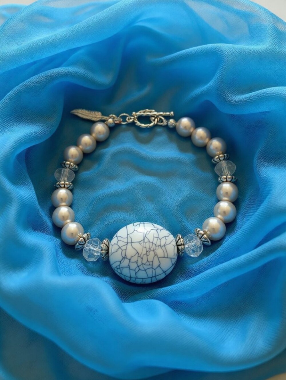 Elegant White Pearl Beaded Bracelet with Marbled Center